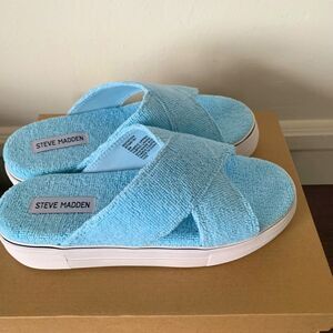 Steve Madden rotation platform slip-on sandal size 7 and 8 in light blue